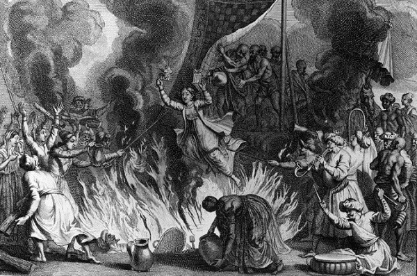 Hãi hùng tục lệ vợ nhảy vào giàn thiêu khi chồng mất